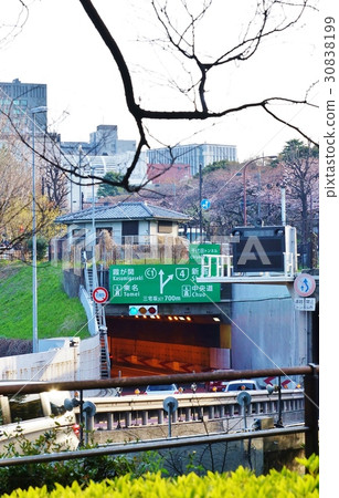 Tokyo street / city circle line and No. 4 Shinjuku line and Miyakezaka JCT branch advance notice signed entrance of Chiyoda tunnel · Vertical position 30838199