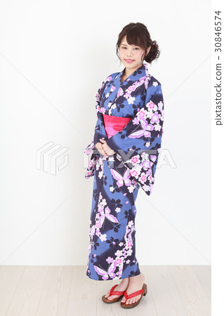 A young woman in a yukata 30846574