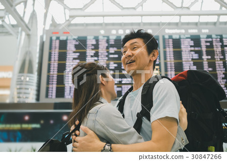 airport, hug, snuggle 30847266