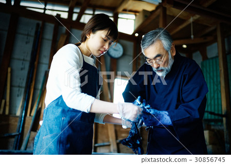 Male and female dyed tiles 30856745