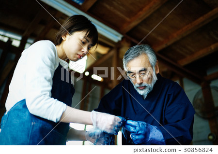 Male and female dyed tiles Male and female dyed tiles 30856824