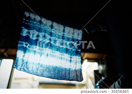 男性看完成紮染 男性看完成紮染 30856865