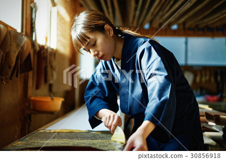 Indigo dye hand lady 30856918