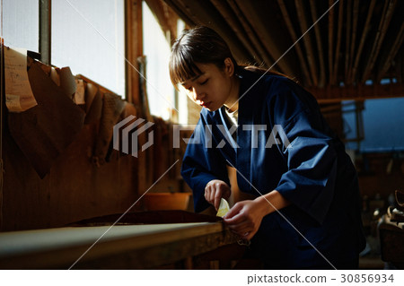 Indigo dye hand lady 30856934