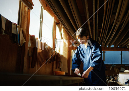 Indigo dye hand lady 30856971