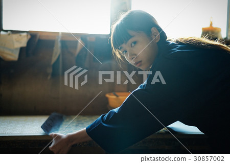 Indigo dye hand lady 30857002