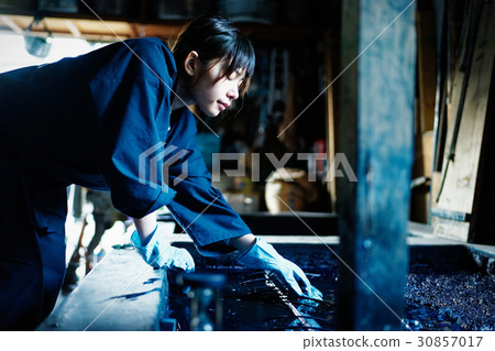 靛藍染料手工染色染色女性 30857017