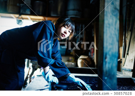 Indigo dye hand dyeing dyeing women 30857028
