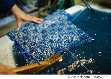 Indigo dye hand wash dyeing 30857086