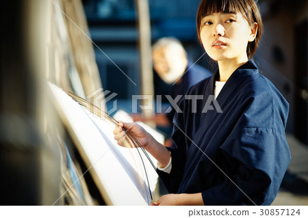 Indigo dye hand lady 30857124