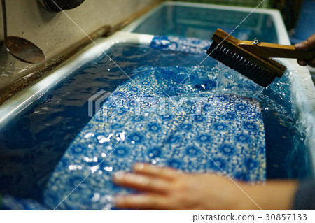 Indigo hand-printed male craftsman 30857133