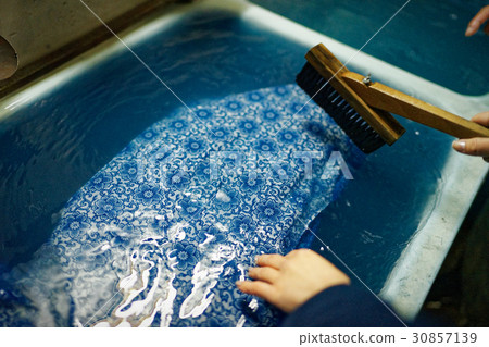 Indigo dye hand wash dyeing Indigo dye hand wash dyeing 30857139