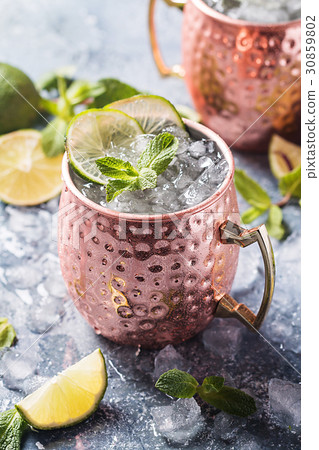 Moscow mule cocktail 30859802