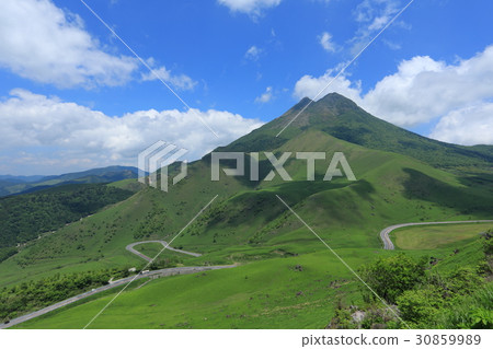 鮮綠色的山地和高原Ⅰ 30859989