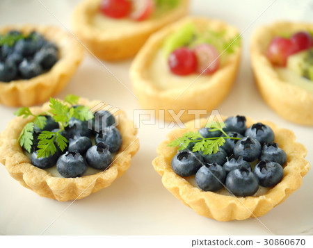 藍莓和葡萄撻（水平位置） 30860670