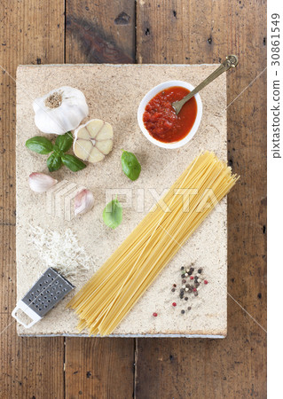 Spaghetti, tomato sauce, garlic, basil, chili pepper, Rake, cheese 30861549