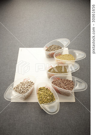 Millet, sorghum, yulmu, black barley, mung bean 30861656