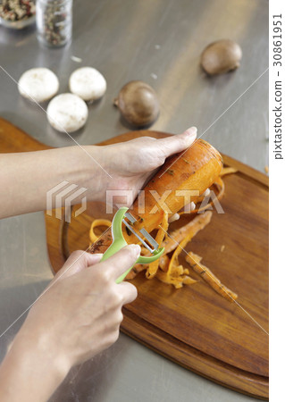 Hand, carrot 30861951