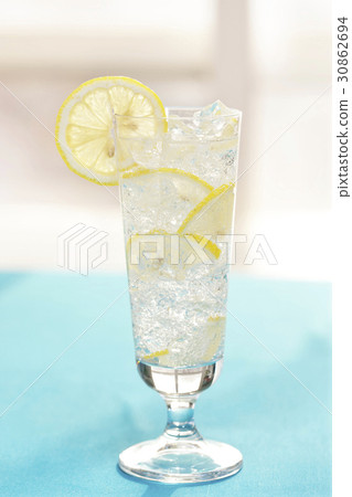 Lemon cocktail 30862694