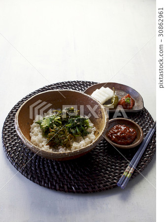 春天草本拌飯，春天洞，茴香，菜籽葉泡菜，草本植物，kochujang，紅辣椒泡菜，章魚籽，泡菜 30862961