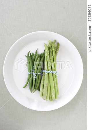 Asparagus, peas 30864081