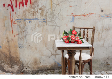 flower red on table ancient 30867414