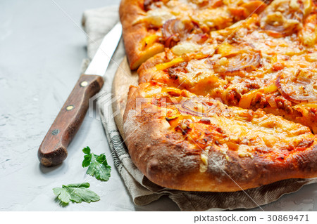 圖庫照片: homemade italian meat pie (pizza)