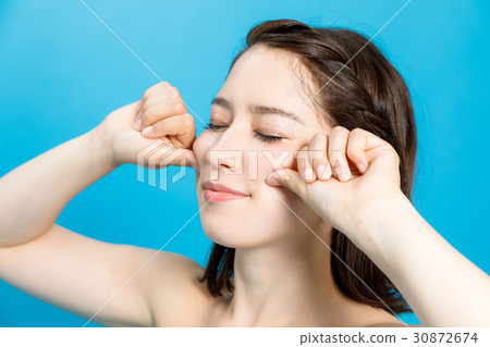 一個小臉按摩的女人 30872674