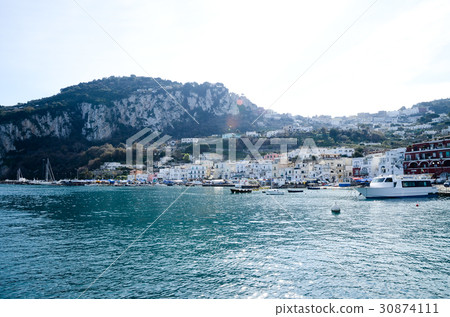 Capri island floating in the Gulf of Naples (Italy) 30874111