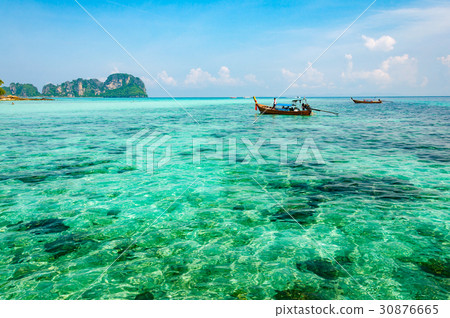 A crystal clear turquoise sea in Phi Phi island 30876665
