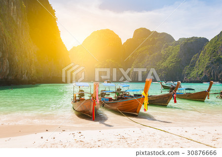 Traditional long tail boat docking in Maya bay 30876666
