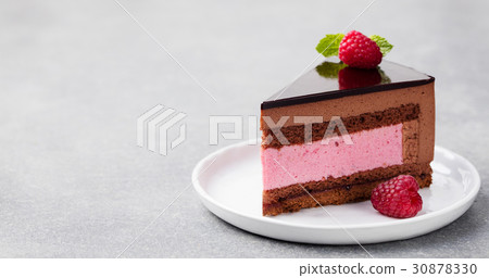 Chocolate and raspberry cake, mousse dessert Chocolate and raspberry cake, mousse dessert 30878330