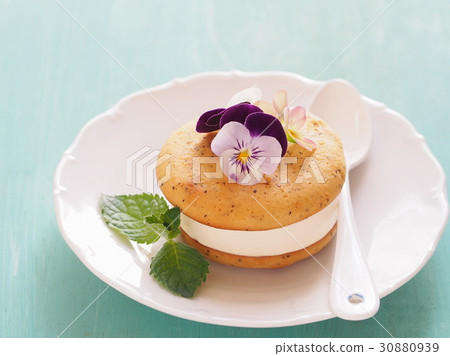 Ice sandwich k kicky 30880939