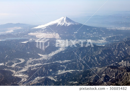 From Yamanashi Prefecture Otsuki's mountainous land above the mountains, see the magnificent view of Fujiyoshida city and Mt. Fuji 30885482