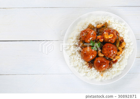 white long grain rice with meatballs 30892871