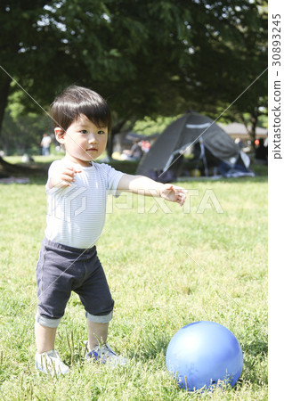 Children playing balls 30893245