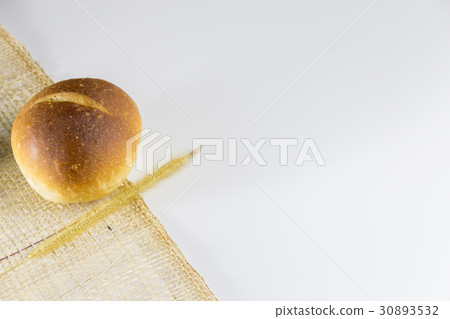 Bun bead on wood net isolated background Bun bead on wood net isolated background 30893532