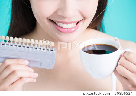 woman with tooth whiten 30896524