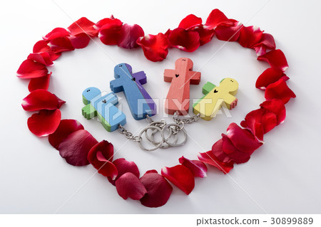 Wooden figures of family into heart from petals 30899889