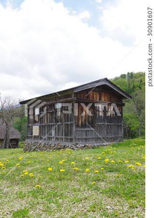 Shinshu Otari village cultural property Saltwater salt stored warehouse stored in the Chikoku Highway (without using nails) to corrode Shinshu Otari village cultural property Saltwater salt stored warehouse stored in the Chikoku Highway (without using nails) to corrode 30901607