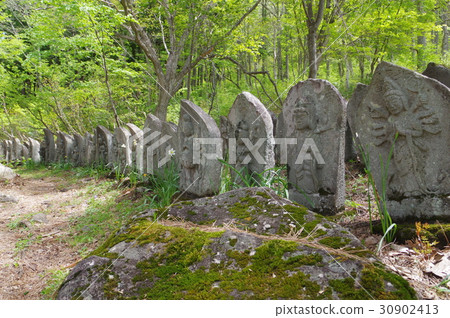 Shinshu Otari村文化資產Maezan Hyundai Kannon鹽的身體Takatoshi Mason以Chikoku方式建造石頭 30902413