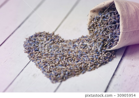 dry lavender in a heart shape design 30905954