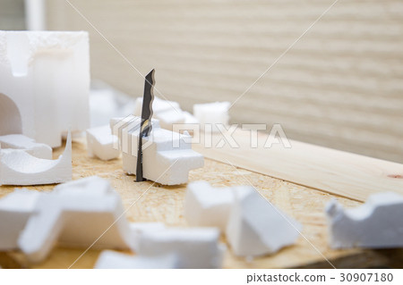 Cutting of recycled styrofoam 30907180