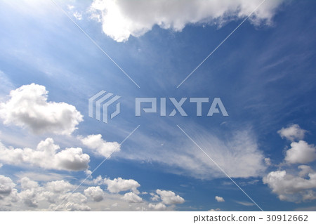  在藍天的白色雲彩 30912662