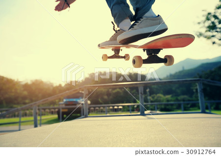 skateboarder legs skateboarding at skatepark ramp skateboarder legs skateboarding at skatepark ramp 30912764