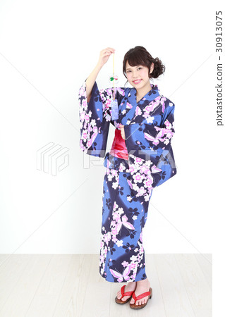 Young lady with yukata with wind chimes Young lady with yukata with wind chimes 30913075