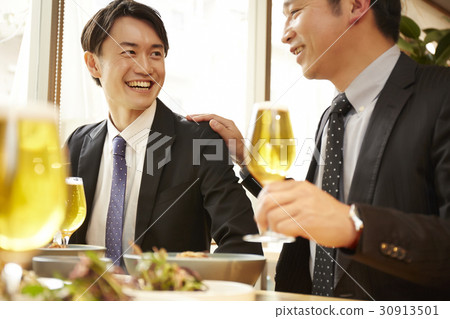 Men and women enjoying daytime drinks Men and women enjoying daytime drinks 30913501