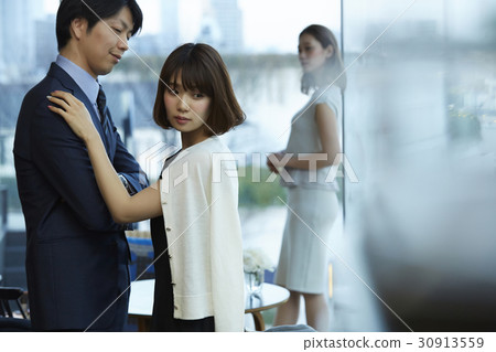Triangular relationship 30913559
