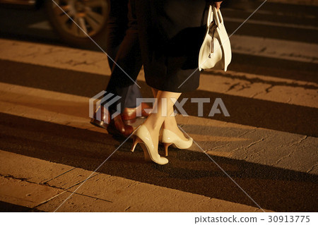 Adult couple doing a date 30913775