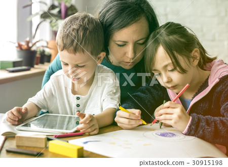 Photo Gradient Style with Family Spend Time Doing Homework at Home Photo Gradient Style with Family Spend Time Doing Homework at Home 30915198